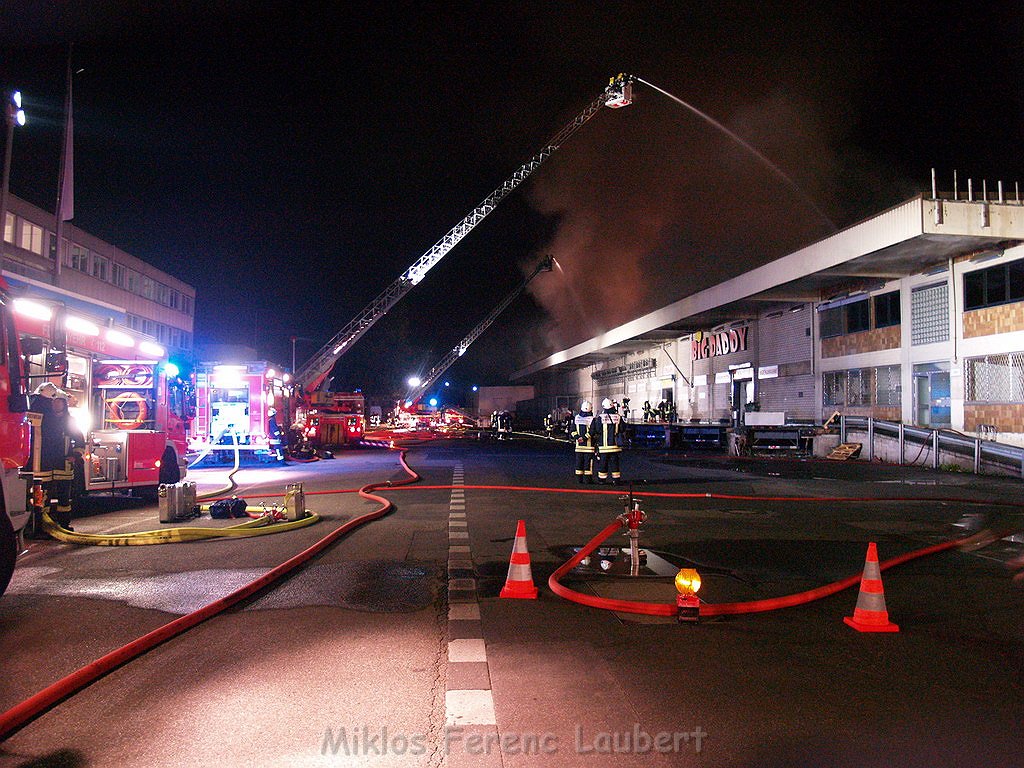 Grossbrand Halle auf dem Grossmarkt Koeln P543.JPG